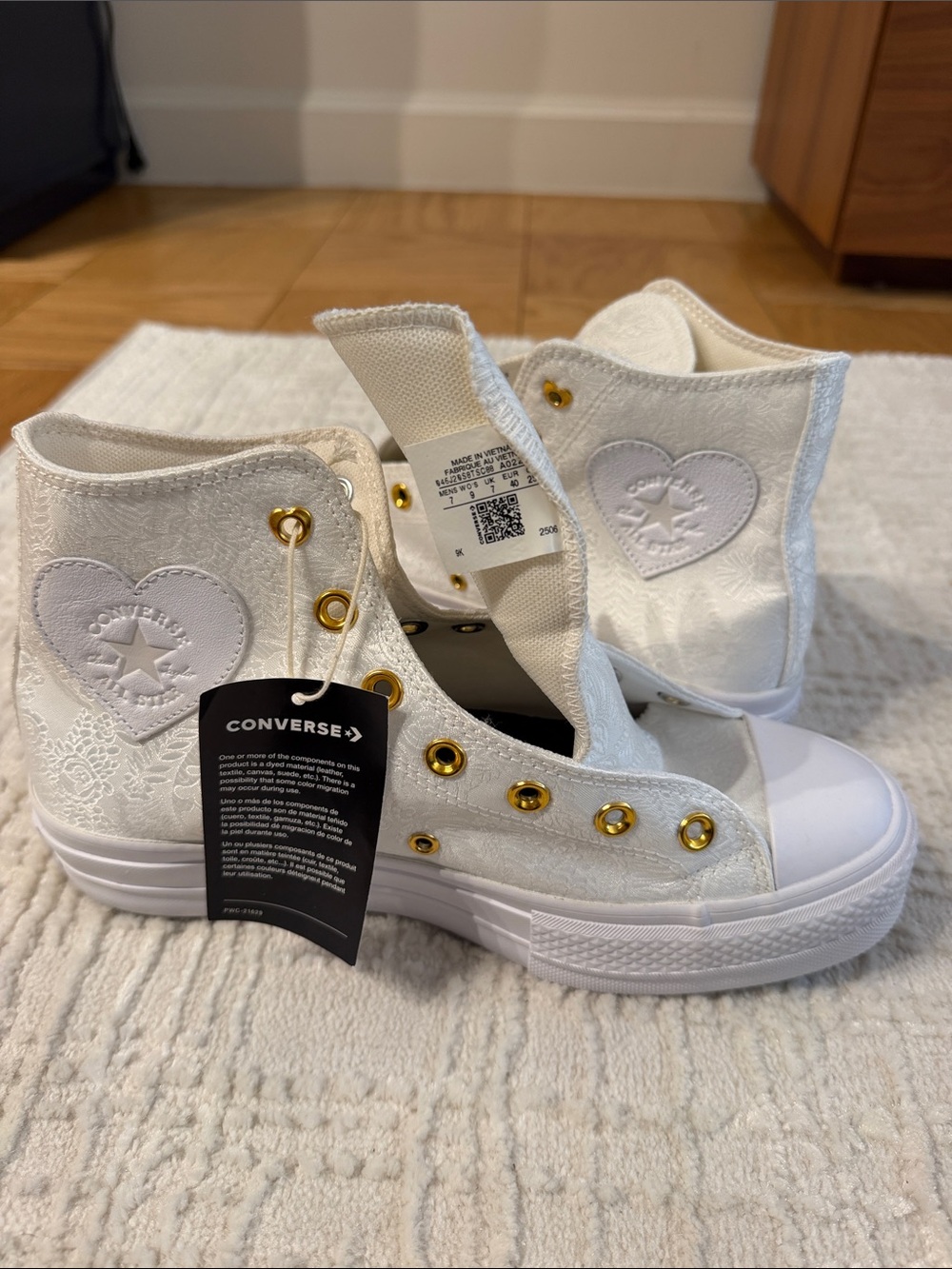 Converse White Wedding High-Top Sneakers with Heart Patch and Just Married Botto